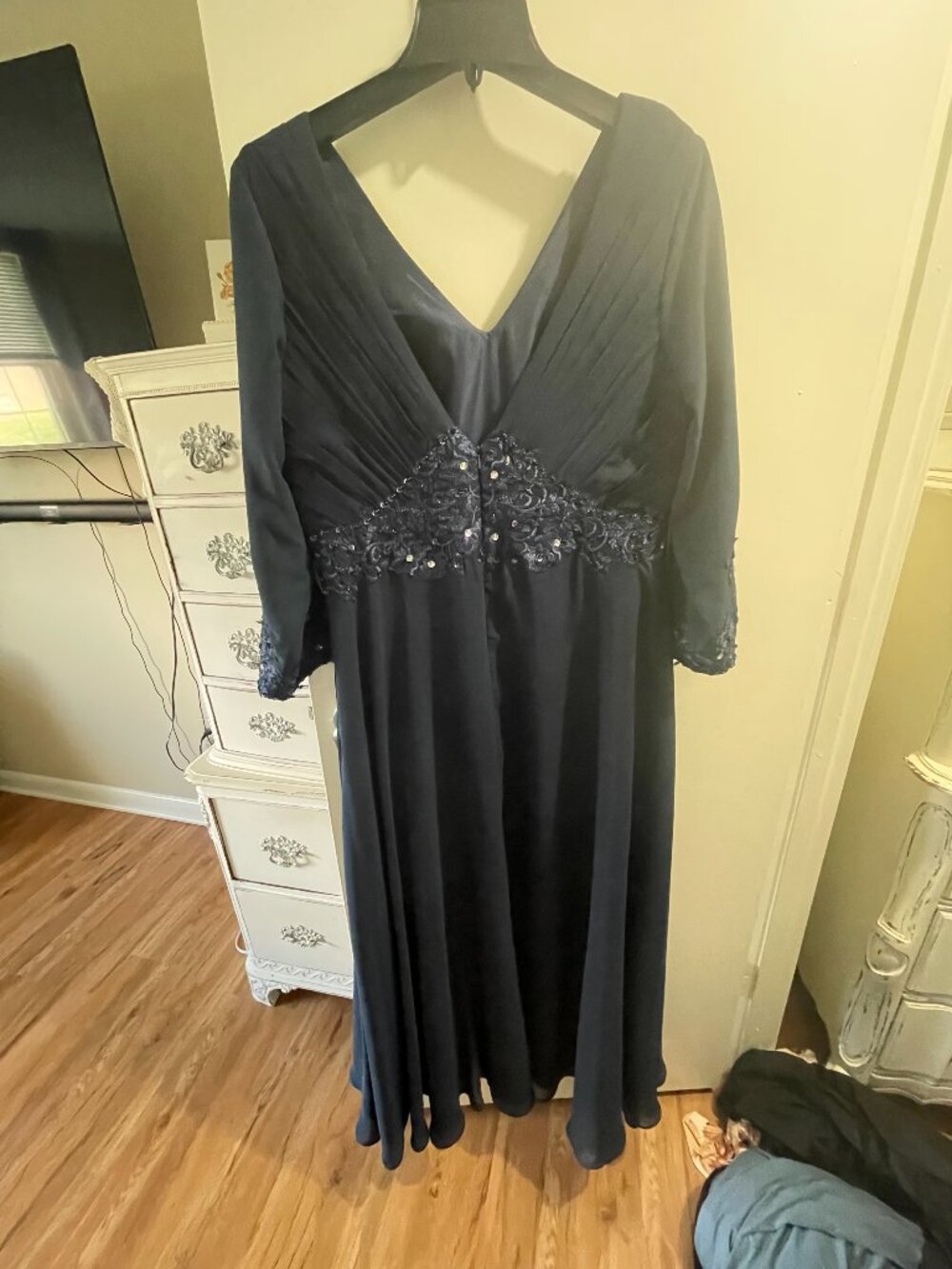 This stunning evening gown is made of flowing chiffon and delicate lace.